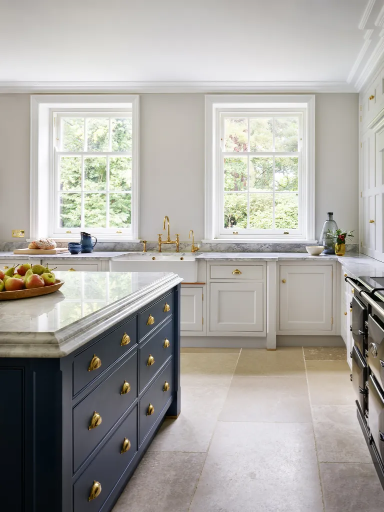 Should a kitchen floor be lighter or darker than cabinets?