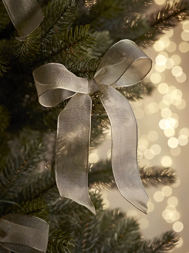 Christmas tree ribbon ideas: 9 decorative looks